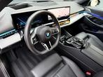 BMW 5-serie Touring 520i Pano / B&W / tr.hk / 21 inch / HUD, Auto's, BMW, 1998 cc, Gebruikt, Euro 6, 4 cilinders