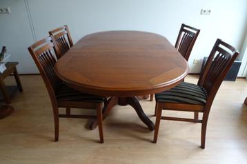 Eethoek, tafel (ovaal) met 4 stoelen, kersenhout beschikbaar voor biedingen