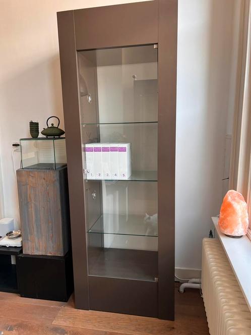 Twee moderne vitrinekasten, Huis en Inrichting, Kasten | Vitrinekasten, Gebruikt, 200 cm of meer, 50 tot 100 cm, 25 tot 50 cm