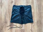 Zwart sexy rokje met coating, Kleding | Dames, Rokken, Zwart, Ophalen of Verzenden, Zo goed als nieuw, Maat 36 (S)