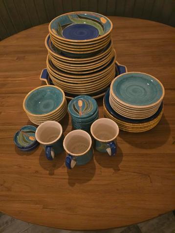 Lelijk incompleet servies gratis af te halen beschikbaar voor biedingen