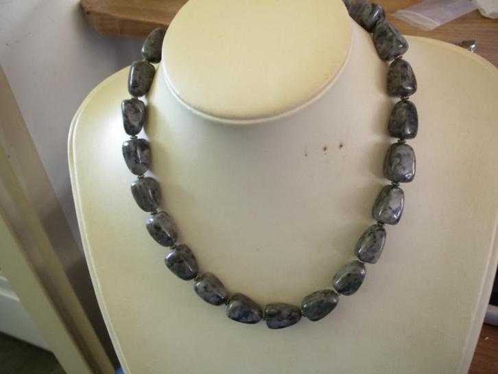 Een mooie Labradoriet edelstenen ketting, Sieraden, Tassen en Uiterlijk, Antieke sieraden, Ketting, Zilver, Met edelsteen, Verzenden