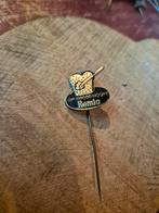 Remia Speldje - Op Brood Hoort Remia, Verzamelen, Speldjes, Pins en Buttons, Ophalen of Verzenden, Gebruikt, Merk, Speldje of Pin