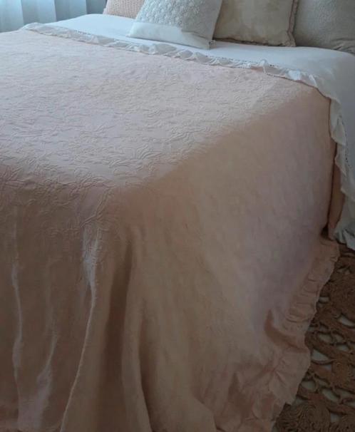Zara home sprei 270x280 bloem volant set kussens bovenlaken, Huis en Inrichting, Slaapkamer | Beddengoed, Zo goed als nieuw, Dekbedovertrek