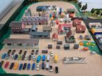 Diverse gebouwen, auto's containers en meer., Hobby en Vrije tijd, Modeltreinen | H0, Gebruikt, Gelijkstroom of Wisselstroom, Brug, Tunnel of Gebouw