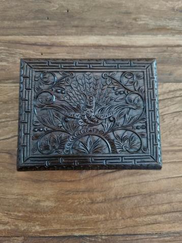 Houten Sieradendoosje met Snijwerk beschikbaar voor biedingen