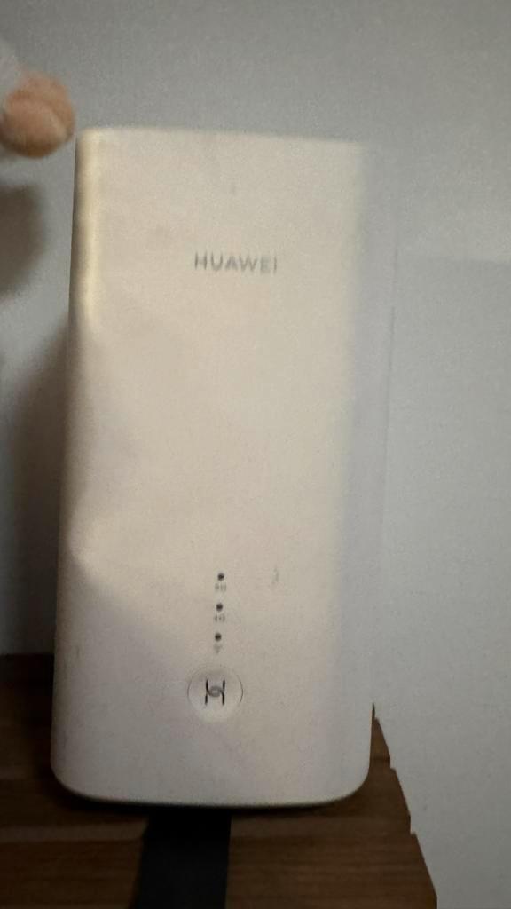 Huawei 5G CPE Pro 2 (H122-373) Router/Modem, Computers en Software, Routers en Modems, Gebruikt, Router met modem, Ophalen of Verzenden