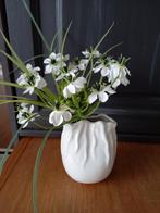 Aparte vaasjes met zijde bloemen, Zo goed als nieuw