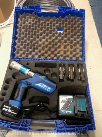 Te huur: Uponor persmachine met Makita accu  beschikbaar voor biedingen