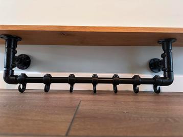 Houten Kapstok met Zwart Staal beschikbaar voor biedingen