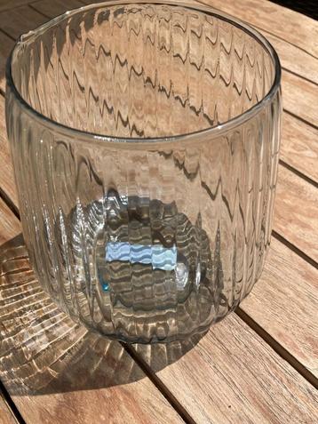 VAAS VAN GERECYCLED GERIBBELD GLAS 18 cm hoog NIEUW beschikbaar voor biedingen