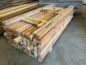 Nette gebruikte grenen balken te koop 8,5 x 8,5 x 240 cm. beschikbaar voor biedingen
