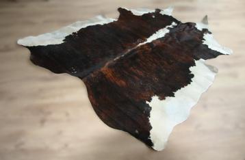 Koeienhuid vloerkleed, 100%natuurlijk, mooie zware kwaliteit beschikbaar voor biedingen