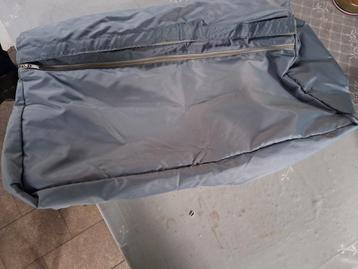 Banktas voor bv in de rubberboot  beschikbaar voor biedingen