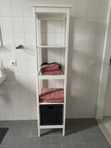 Houten stellingkast beschikbaar voor biedingen