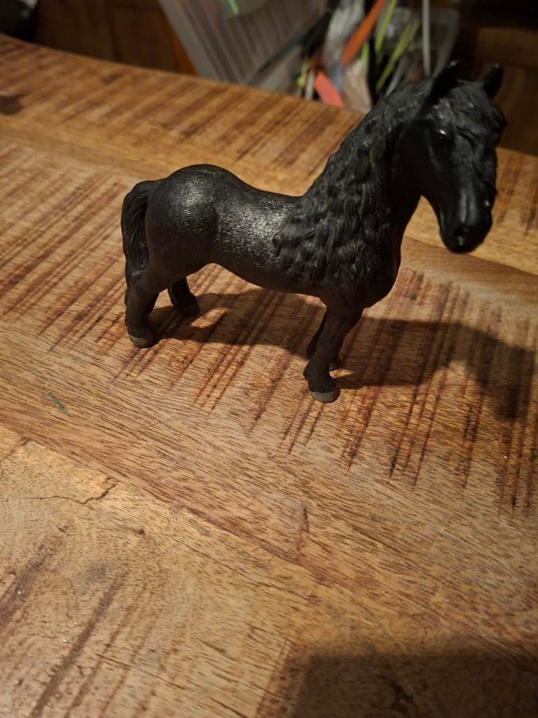 Schleich fries hengst, Verzamelen, Dierenverzamelingen, Zo goed als nieuw, Beeldje of Figuurtje, Paard, Ophalen of Verzenden