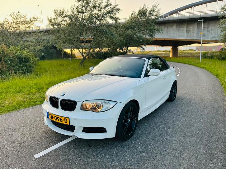 BMW 135i 1-Serie DCT lci 2012 facelift, Auto's, BMW, Particulier, 1-Serie, Benzine, Cabriolet, Automaat, Geïmporteerd, Wit, Zwart
