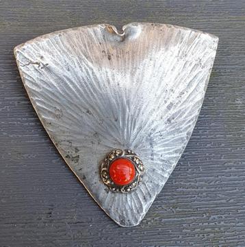 Broche Amsterdamse School stijl beschikbaar voor biedingen