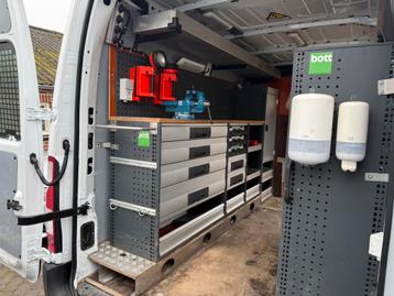 Zeer nette bott bedrijfswagen inrichting beschikbaar voor biedingen