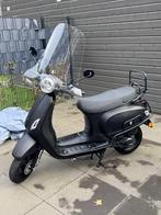Senzo Rivalux Scooter 2023 45km/h, Fietsen en Brommers, Snorfietsen en Snorscooters, Zo goed als nieuw, Benzine, Ophalen, Overige merken