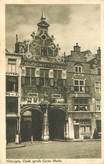 (300-091-017) Nijmegen Oude gevels Grote Markt beschikbaar voor biedingen