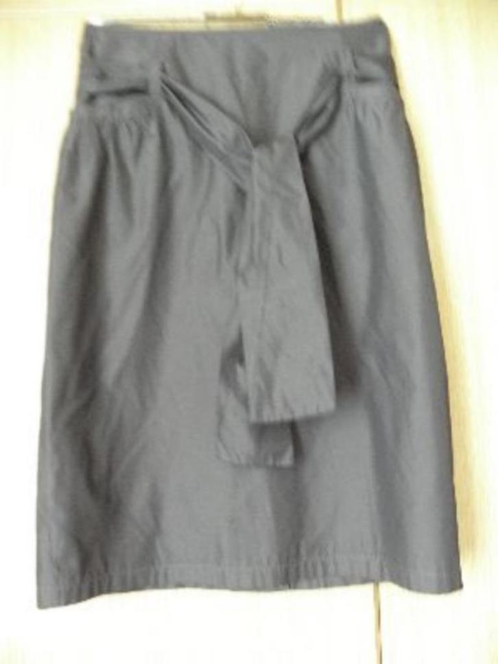 Gladde grijs gevoerde college kerst rok PULLS 38 prima staat, Kleding | Dames, Rokken, Nieuw, Maat 38/40 (M), Grijs, Onder de knie