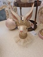 Konijnen beeld met stoffen kraag Clayre & Eef barok