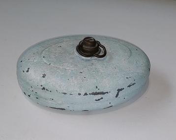 Brocante Ovale Warmhoud kruik beschikbaar voor biedingen