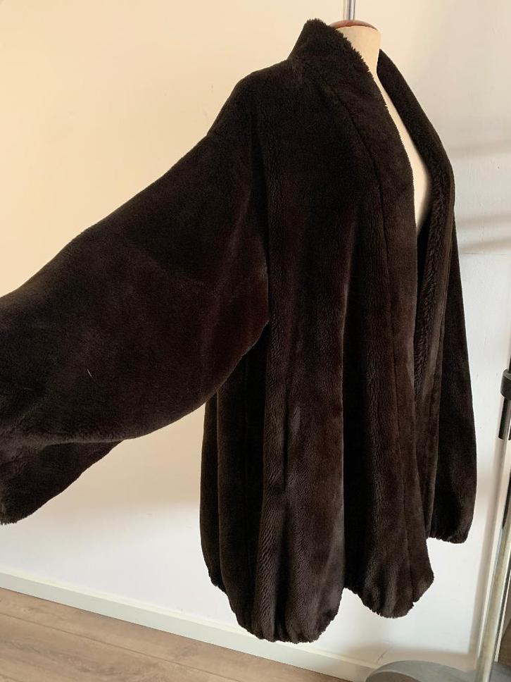 Moschino fake fur vest jas oversized bruin zwart 40/42, Kleding | Dames, Jassen | Winter, Zo goed als nieuw, Maat 42/44 (L), Bruin