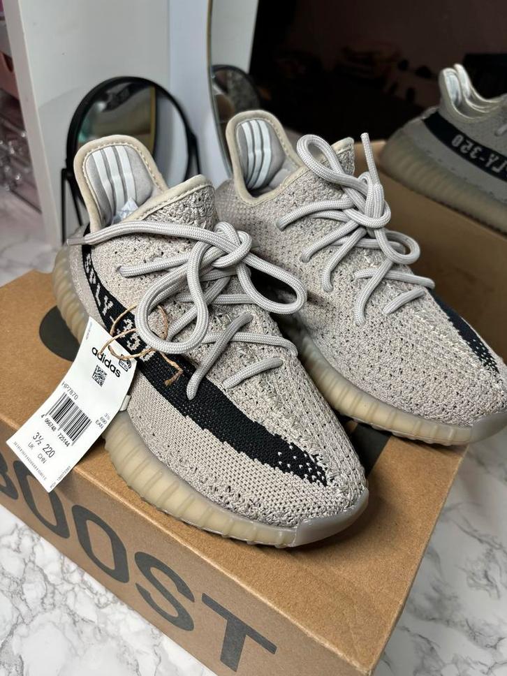 Yeezy Boost 350 V2 - Top Sneakers!, Kleding | Dames, Schoenen, Zo goed als nieuw, Sneakers of Gympen, Beige, Ophalen of Verzenden