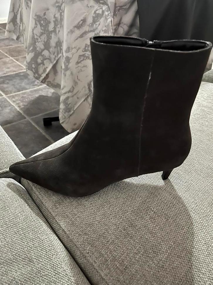 NA-KD Laarzen - Maat 41, Kleding | Dames, Schoenen, Zo goed als nieuw, Lage of Enkellaarzen, Bruin, Ophalen of Verzenden