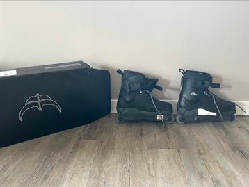 Skeelers Skates  Razors Zwart 44 indoor outdoor zgn beschikbaar voor biedingen