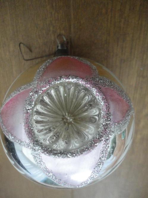 Mooie oude grote glazen kerstbal met 3 deuken, Diversen, Kerst, Gebruikt, Ophalen of Verzenden