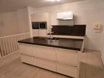 Moderne Luxe Hoogglans Witte Keuken met Eiland- Luxe apartuu, Huis en Inrichting, Keuken | Complete keukens, Ophalen, Wit, Graniet of Steen