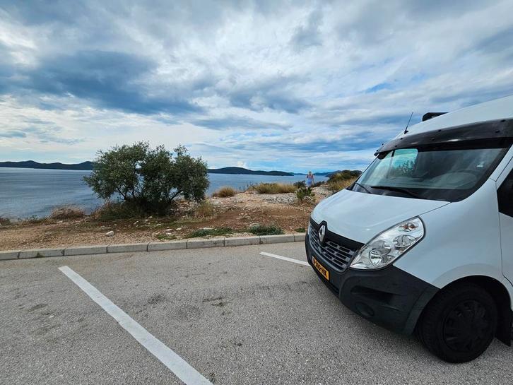 Jonge Euro 6 Buscamper met Vast Bed & Veel Comfort, Caravans en Kamperen, Campers, Particulier, tot en met 2, Buscamper of Camperbus
