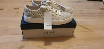 Mustang lage sneakers maat 40 beschikbaar voor biedingen