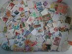 Doos met 1,5 kg kilowaar kantoorpost Wereld afgeweekt., Postzegels en Munten, Postzegels | Volle albums en Verzamelingen, Verzenden