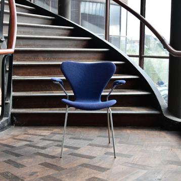 Fritz Hansen vlinderstoel gestoffeerd beschikbaar voor biedingen