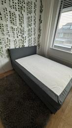 Ikea Säbövik bed 140x200 met matras en topper - Nieuwstaat!, Ophalen, 140 cm, Zo goed als nieuw, Twijfelaar