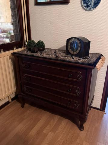 Ladekast of commode beschikbaar voor biedingen