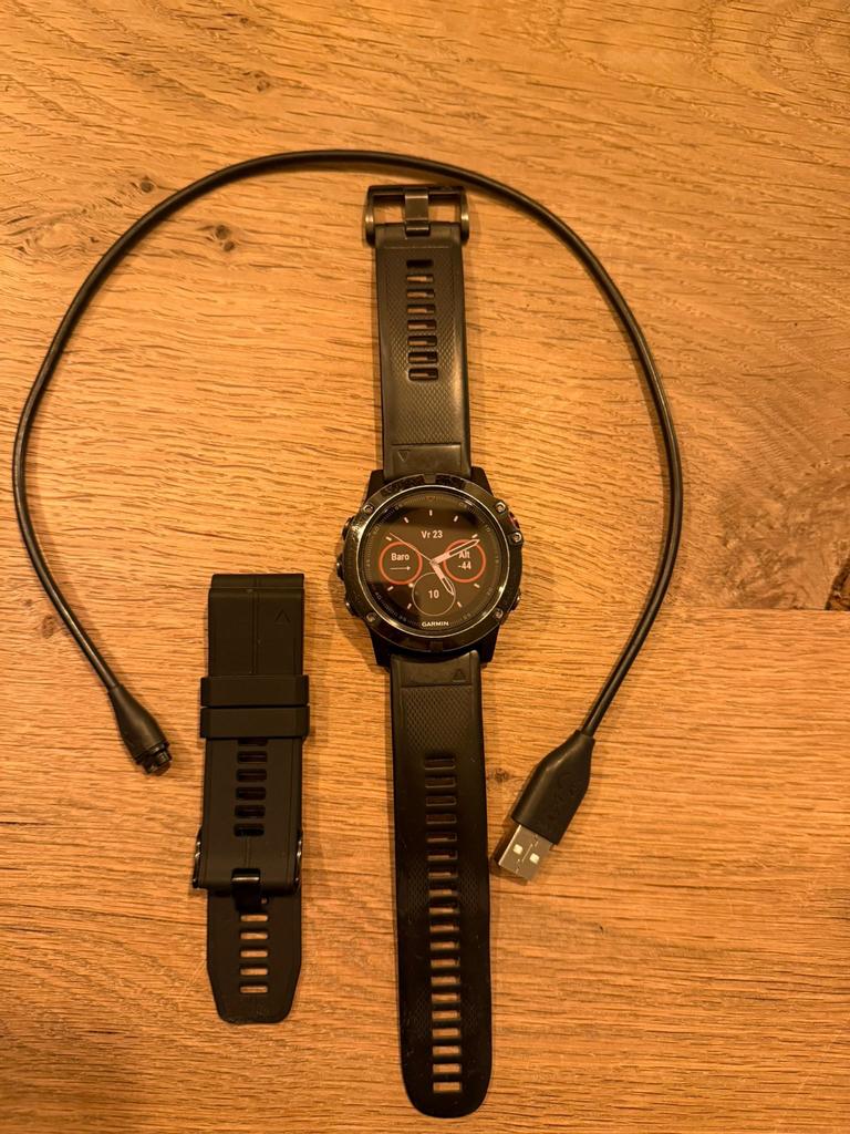 Garmin Fenix 5X Sapphire - Gebruikt, Sieraden, Tassen en Uiterlijk, Smartwatches, Zwart, Ophalen of Verzenden, Waterdicht, Android
