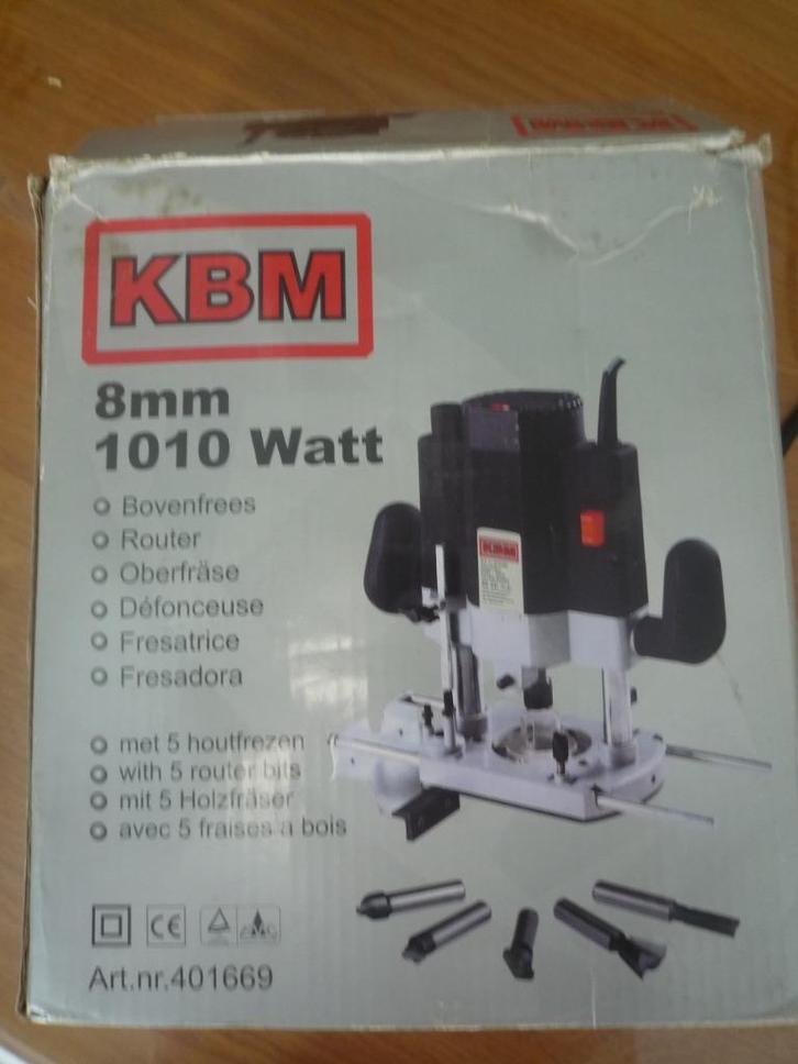 Bovenfrees KBM 8 mm 1010 W met 5 houtfrezen, Doe-het-zelf en Verbouw, Gereedschap | Freesmachines, Gebruikt, Elektrisch, Bovenfrees
