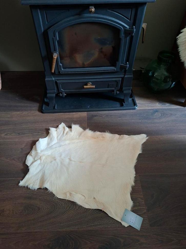 Witte geitenvacht - Decoratief en uniek, Huis en Inrichting, Woonaccessoires | Plaids en Woondekens, Nieuw, Ophalen of Verzenden