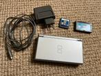 Nintendo DS Lite Zilver (Silver) met oplader en 2 games, Spelcomputers en Games, Spelcomputers | Nintendo DS, Ophalen of Verzenden