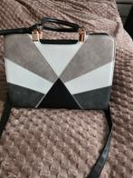 Leuke handtas met bolhanger, Ophalen of Verzenden