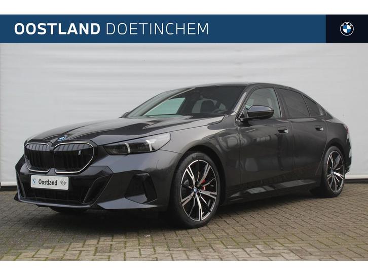 BMW i5 eDrive40 M Sport / Trekhaak / M Multifunctionele Stoe, Auto's, BMW, Bedrijf, Te koop, i5, Airconditioning, Alarm, Bochtverlichting
