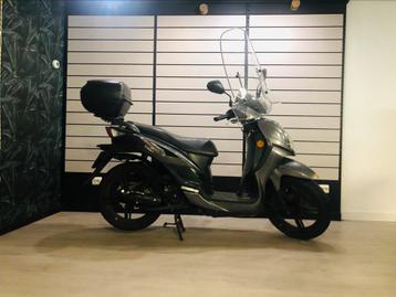Sym Symphony SR50 met windscherm 25 km 6544 km op de pteller beschikbaar voor biedingen