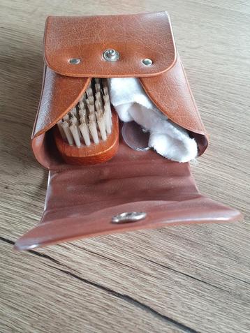 Leuk poetssetje/poets setje in etui retro jaren 60/70 beschikbaar voor biedingen