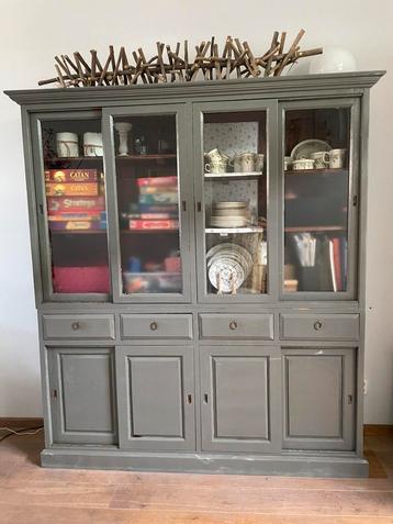 Brocante buffetkast. beschikbaar voor biedingen