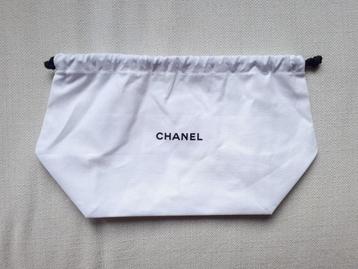 Chanel wit stoffen zakje met trekkoord